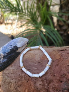 Single White Shell & Gold Bracelet